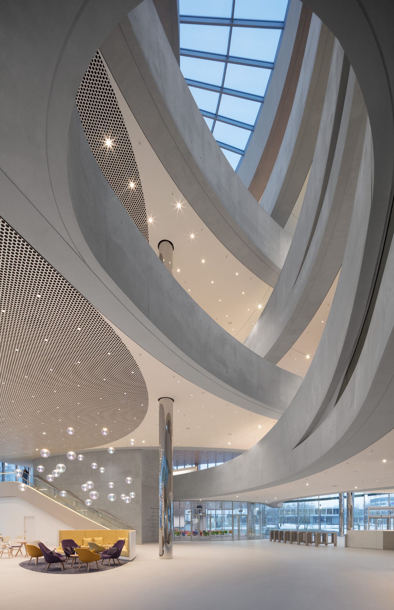 Moderne Architektur Lobby mit natürlichem Licht