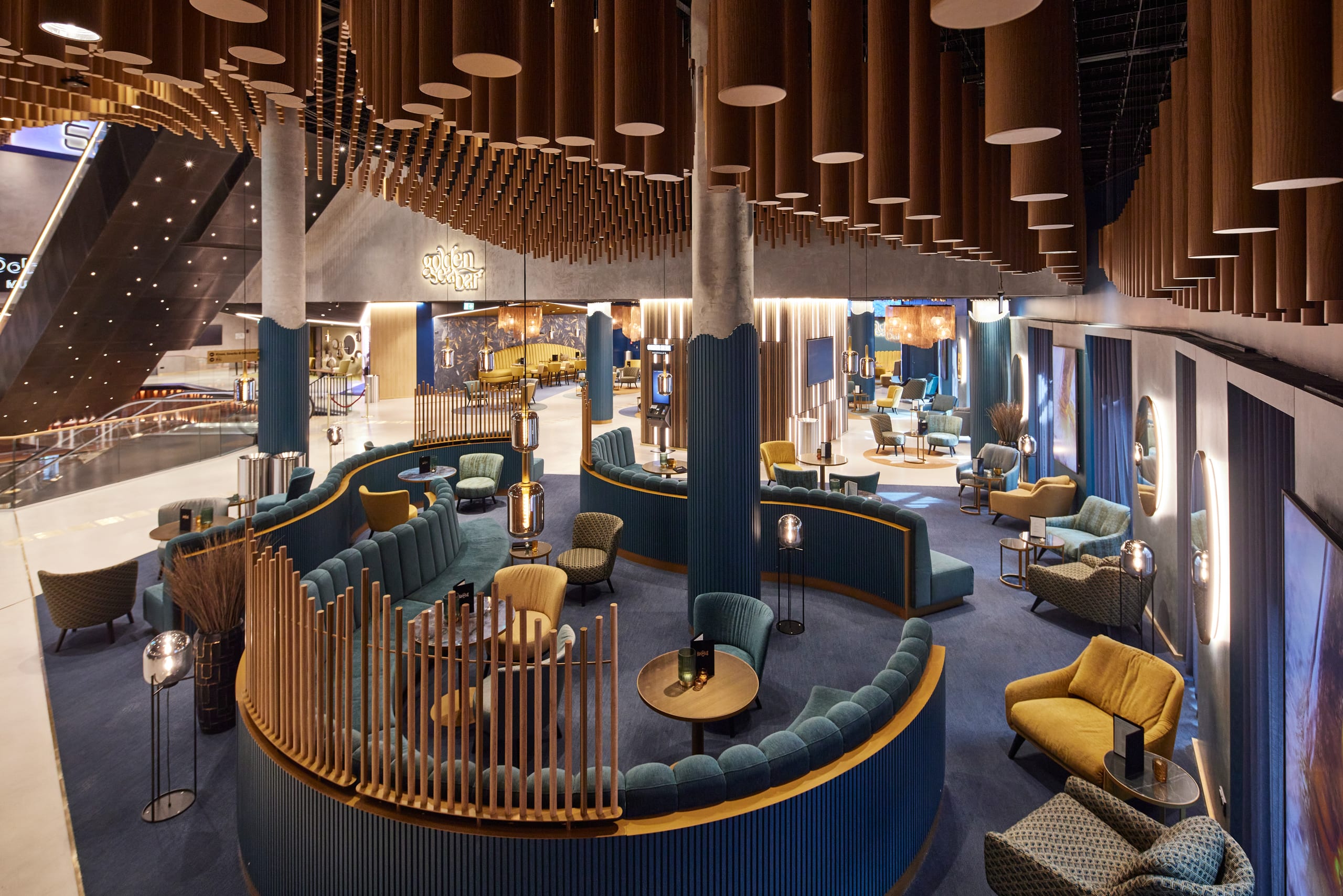 Moderne stilvolle Lounge mit eleganten Sitzbereichen